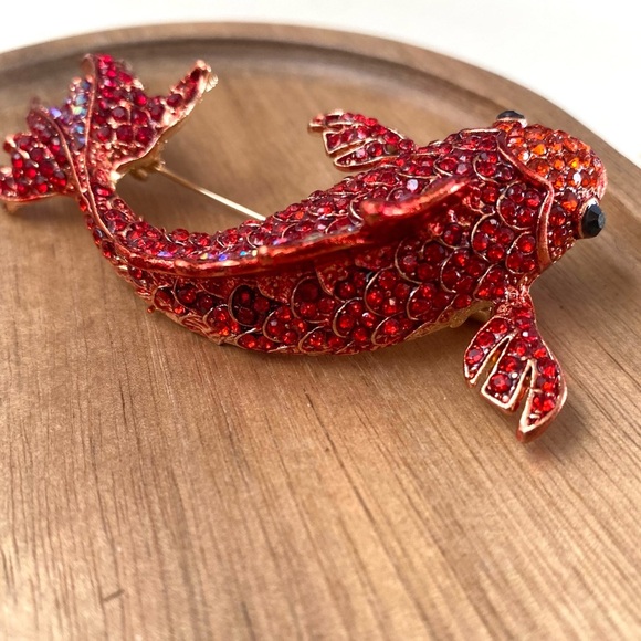 ✨Betsey Johnson Sakana Crystal Brooch - Picture 4 of 12